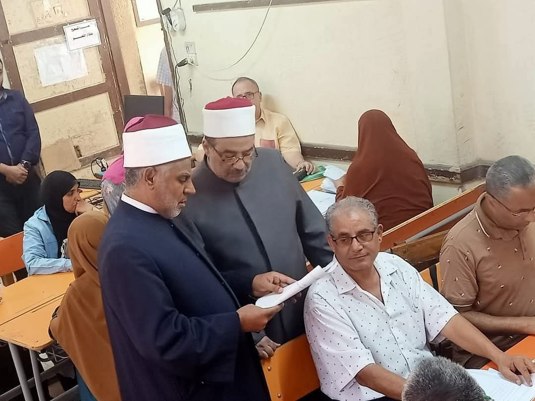 وكيل قطاع المعاهد الأزهرية يتفقد مركز تصحيح الشهادة الثانوية بالجيزة ويشيد بالجهود المبذولة