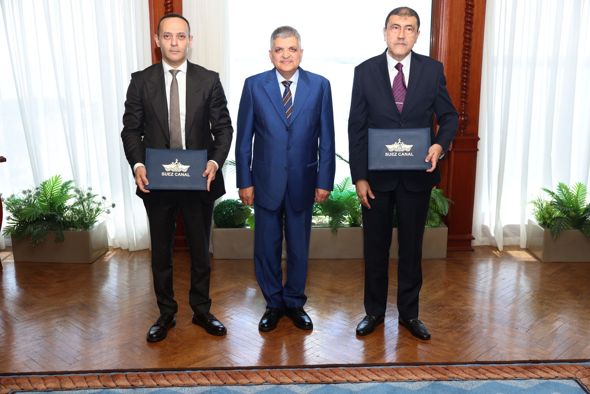 باستثمارات 2 مليار دولار قناة السويس توقع عقد شراكة استراتيجية مع أنكوراج للاستثمارات لبناء مجمع بتروكيماويات في السخنة