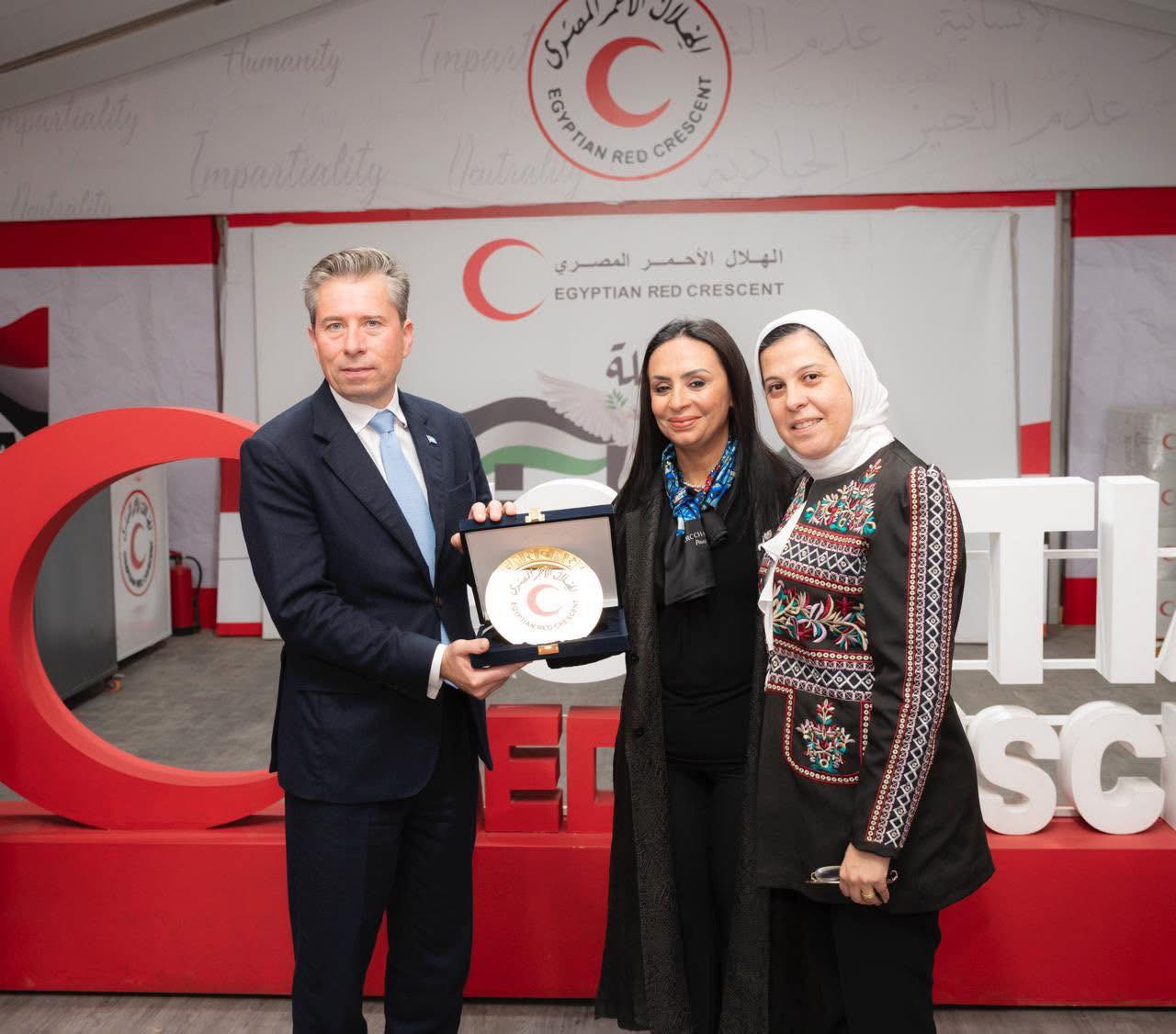 وزيرة التضامن الاجتماعي نائبة رئيس الهلال الاحمر المصري تستقبل وكيل الامين العام للامم المتحدة للشئون الانسانية