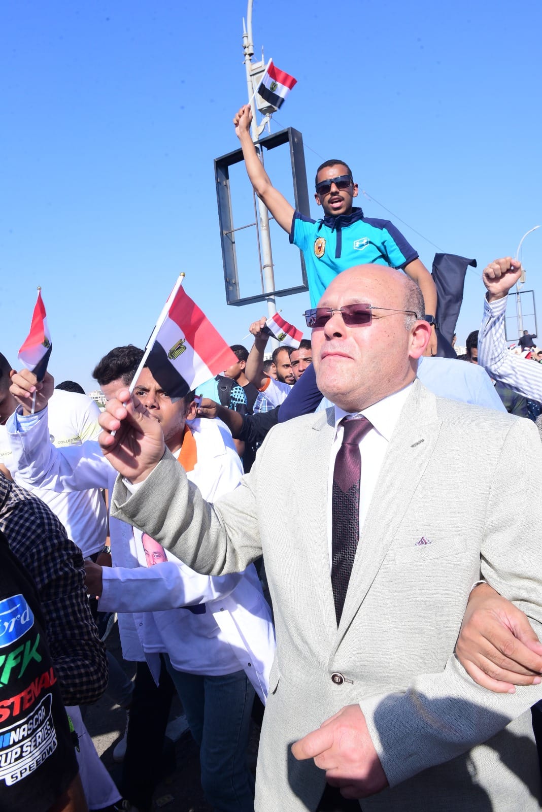 أضخم مسيرة لتأييد موقف مصر والرئيس السيسي من القضية الفلسطينية والتضامن مع شعبها بجامعة سوهاج