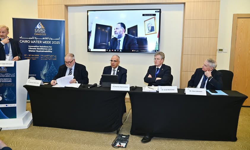 سويلم يشارك فى جلسة 