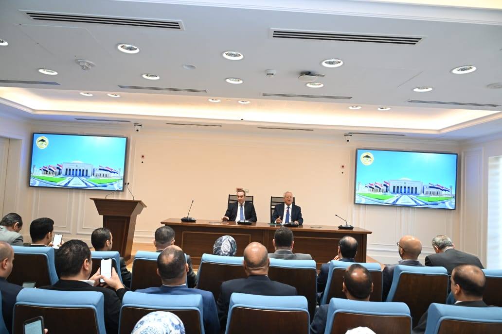 رئيس مجلس النواب يلتقي بالمحررين البرلمانيين بمقر المجلس بالعاصمة الإدارية الجديدة