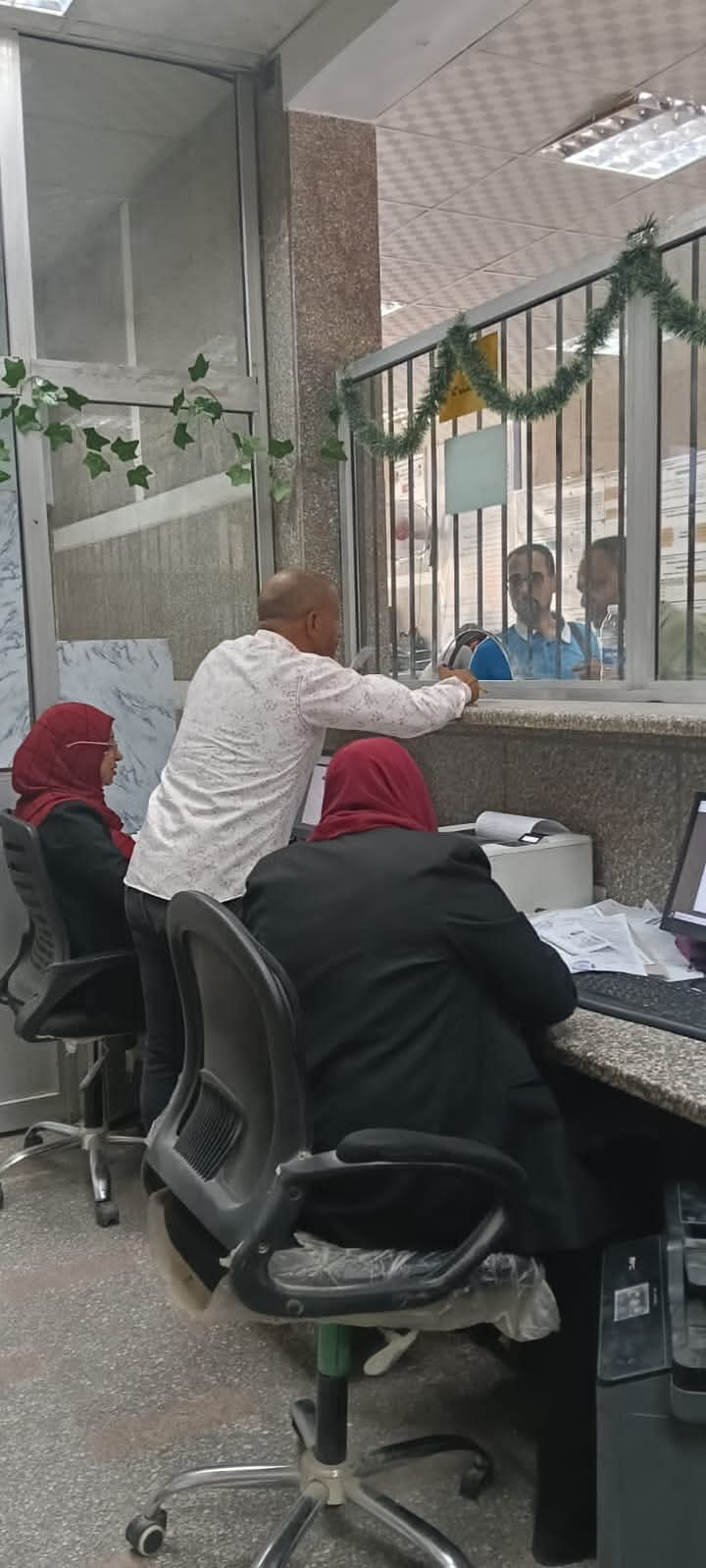 عامر عوض: تسهيل إجراءات التصالح وتقديم خدمات متكاملة للمواطنين بمركز طهطا