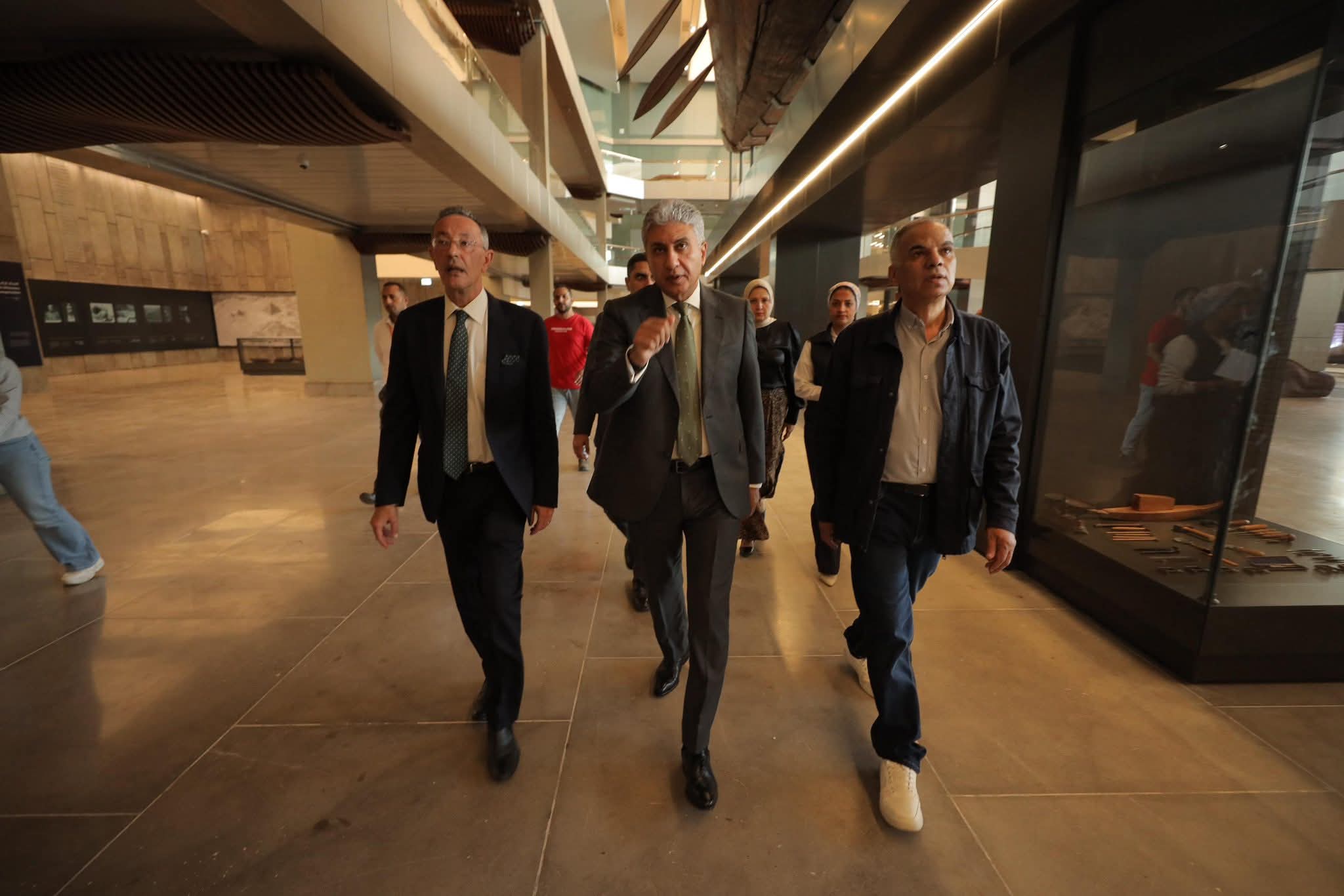 استعدادات مكثفة تسير على قدم وساق داخل المتحف تمهيداً للافتتاح المرتقب