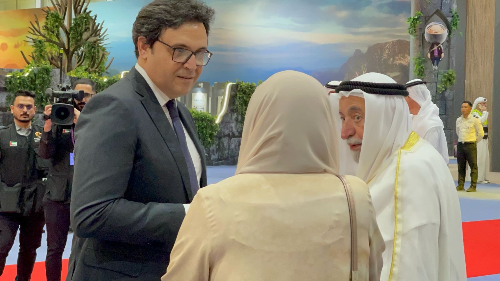 وزير الثقافة عقب لقاء حاكم الشارقة: القاسمي رمز استثنائي للثقافة العربية ونعمل على نشر الثقافة المصرية عربيًا