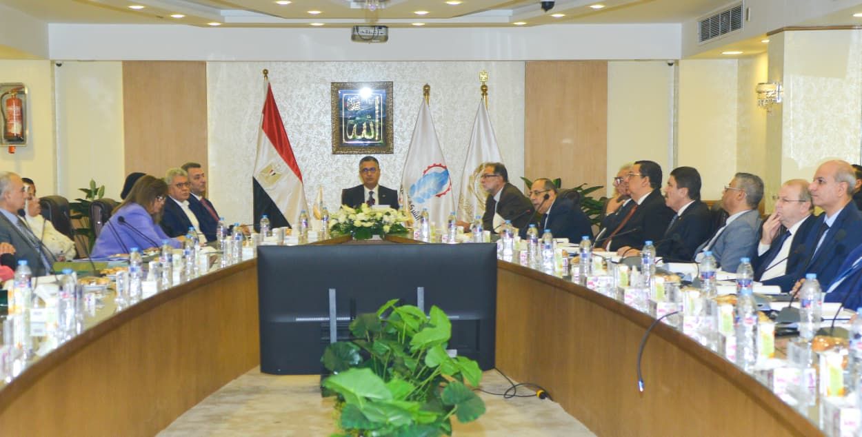 وزيرالتموين والتجارة الداخلية يترأس اجتماع الجمعية العامة للشركة القابضة للصناعات الغذائية