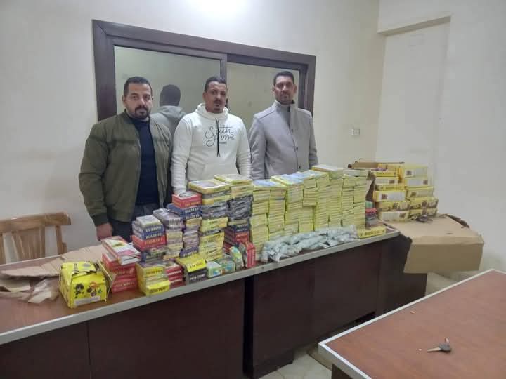بالمنشاة سوهاج .. ضبط 6000قطعة  من الالعاب النارية