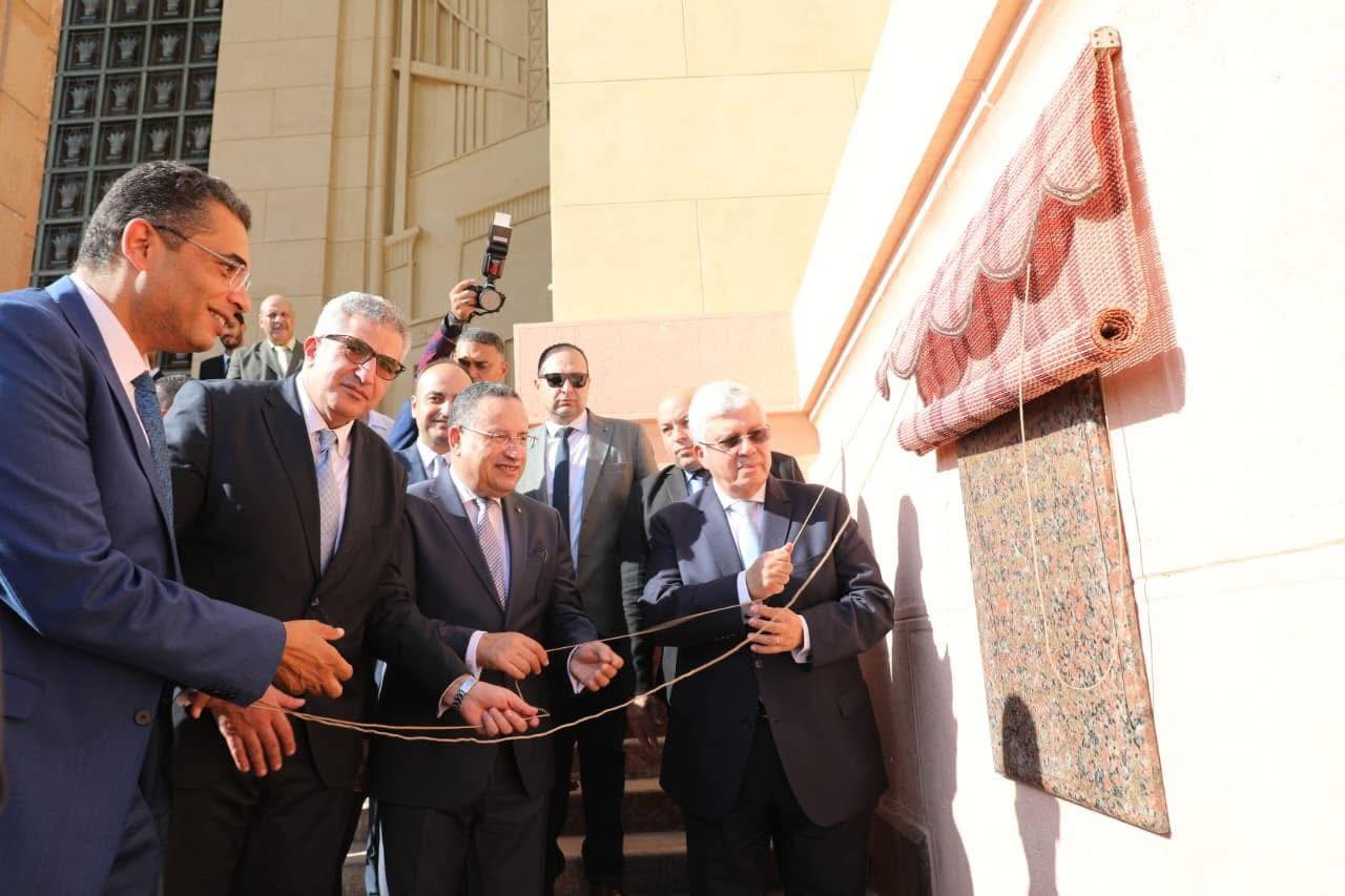 وزير التعليم العالي يفتتح المرحلة الأولى لترميم ورفع كفاءة مباني كلية الهندسة بجامعة الإسكندرية