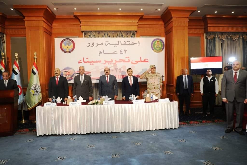 محافظ أسوان يشهد إحتفال مكتب شئون القبائل بالمخابرات الحربية بالذكرى الـ 42 لتحرير سيناء 