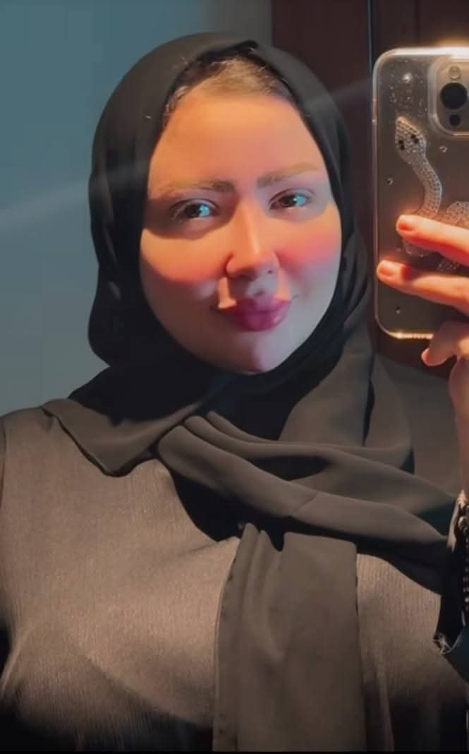 الفنانة الإستعراضية بوسى بعد أداء مناسك العمره 